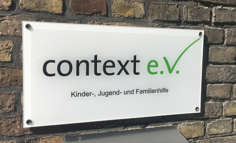 Context Firmenschild / Logo